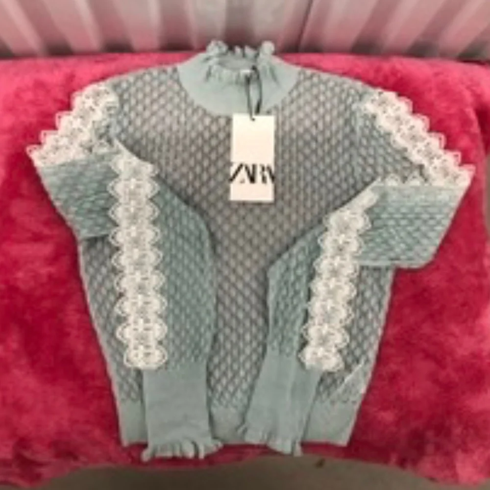 NWT ZARA Knitted Top Sweater w Lace, M